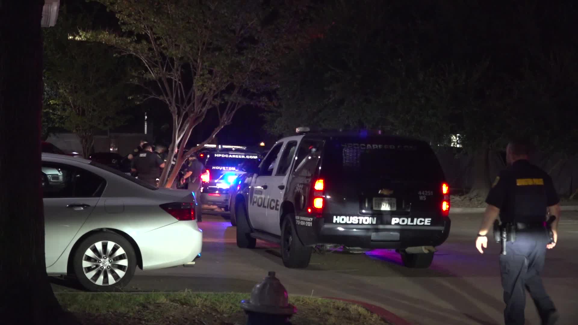 Houston Police Investigate Homicide at West Oaks Apartment Complex